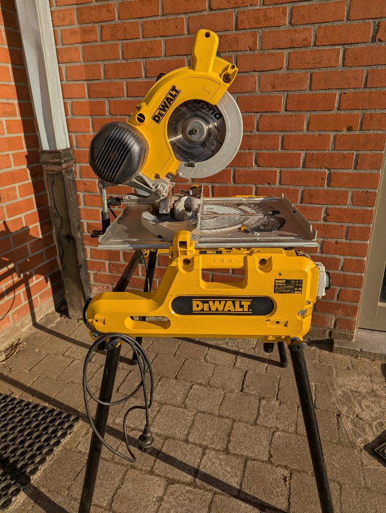 DeWalt DW743N-QS TGS (Scie mobile réversible), Bricolage & Construction, Outillage | Scies mécaniques, 1200 watts ou plus, 70 mm ou plus