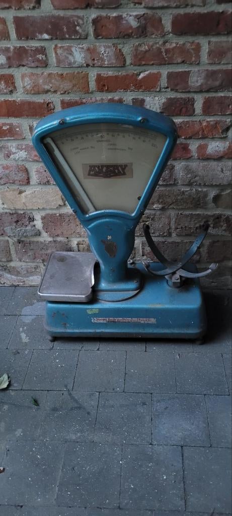 Weegschaal mooi in landelijke keuken, Ophalen