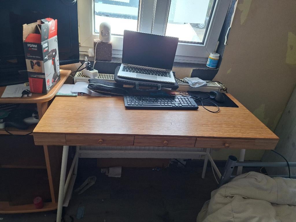 IKEA LILLÅSEN bureau + bureaustoel – weg wegens verhuis, Huis en Inrichting, Bureaus, Ophalen, Gebruikt, Scandinavisch, Bruin