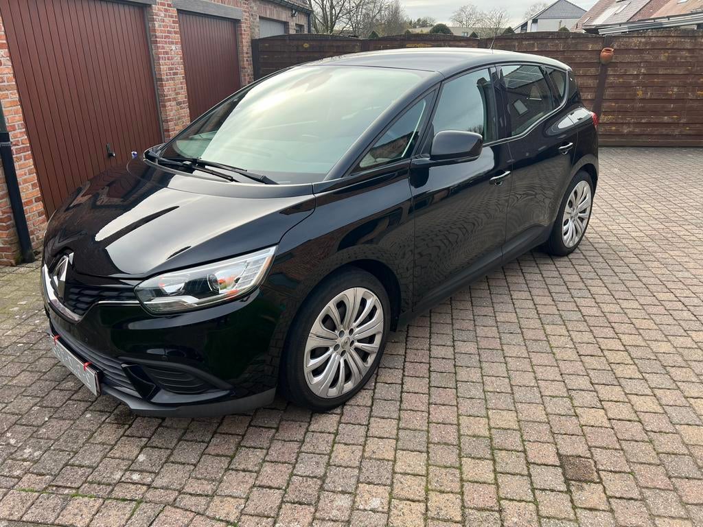 Renault scénic 1300cc benzine met trekhaak, Auto's, Voorwielaandrijving, Stof, 4 cilinders, 1850 kg