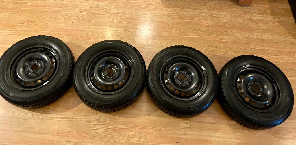 Winterbanden op velg, Auto-onderdelen, Banden en Velgen, Gebruikt, 15 inch, Banden en Velgen, Personenwagen