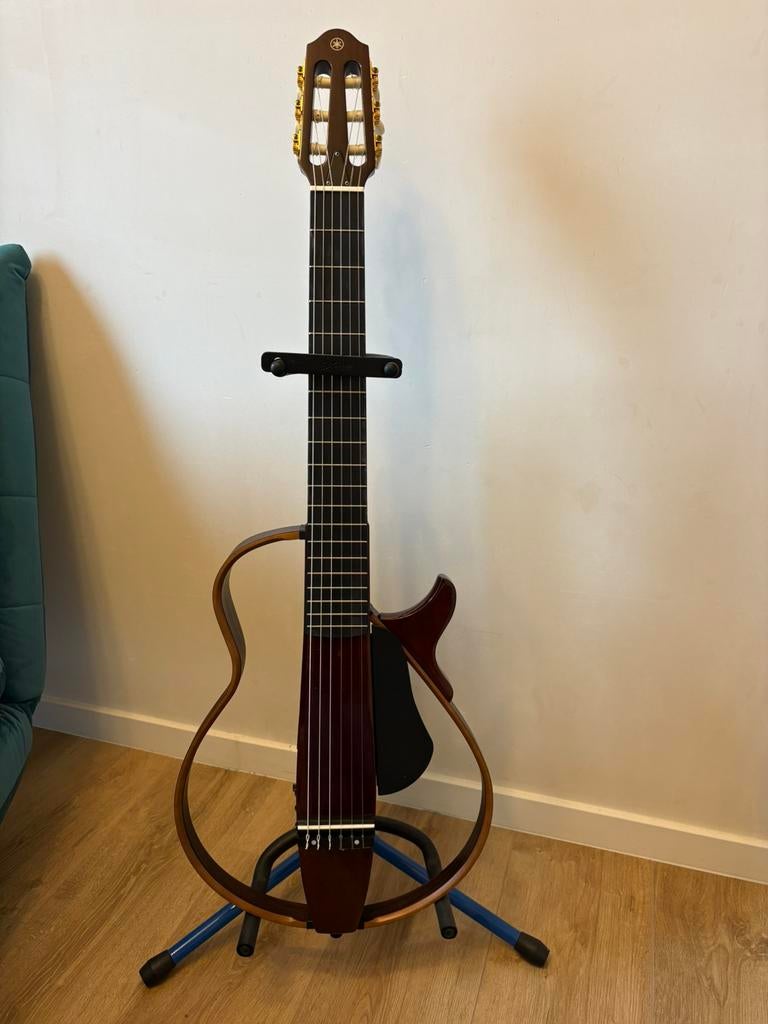 Yamaha Silent Guitar SLG200S + hoes + accessoires (topstaat), Muziek en Instrumenten, Ophalen, Zo goed als nieuw