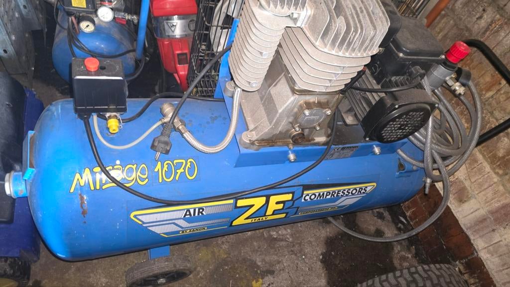 ZF ITALY COMPRESSEUR AIR, Bricolage & Construction, Compresseurs
