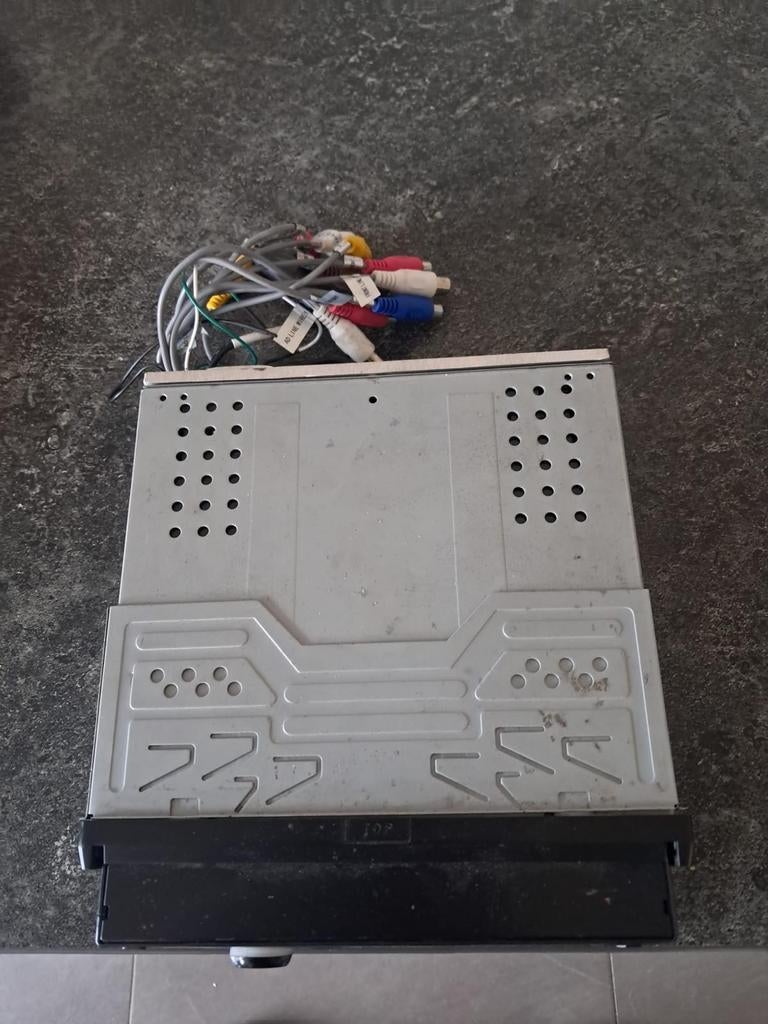 Auto radio met lcd +4 kabels voor 4 schermen, Auto diversen, Autoradio's, Ophalen