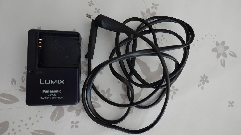 CHARGEUR LUMIX Panasonic (Original)  DE- A12 avec câble !, Ophalen of Verzenden, Zo goed als nieuw