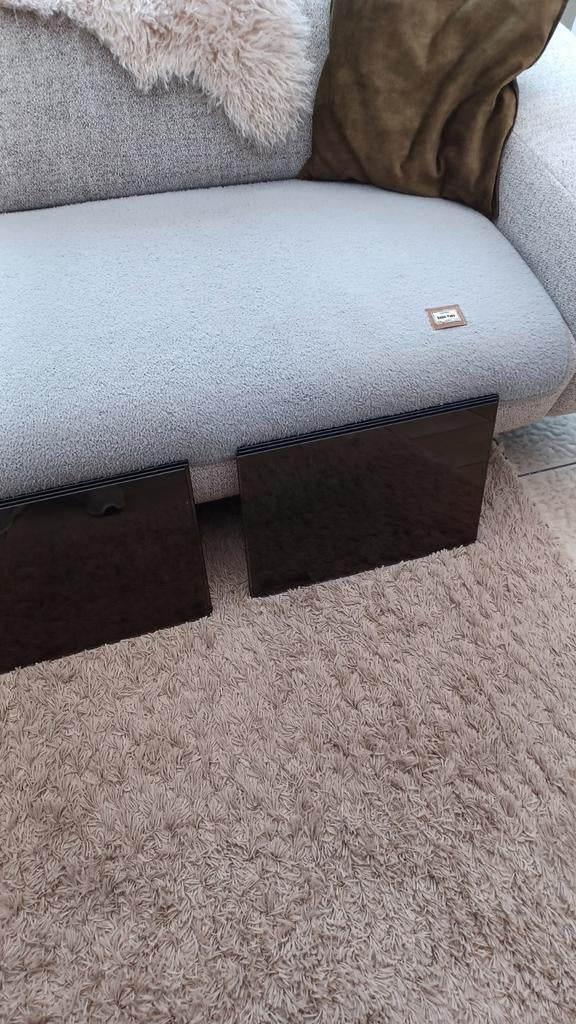 Étagères en verre fumé, Enlèvement