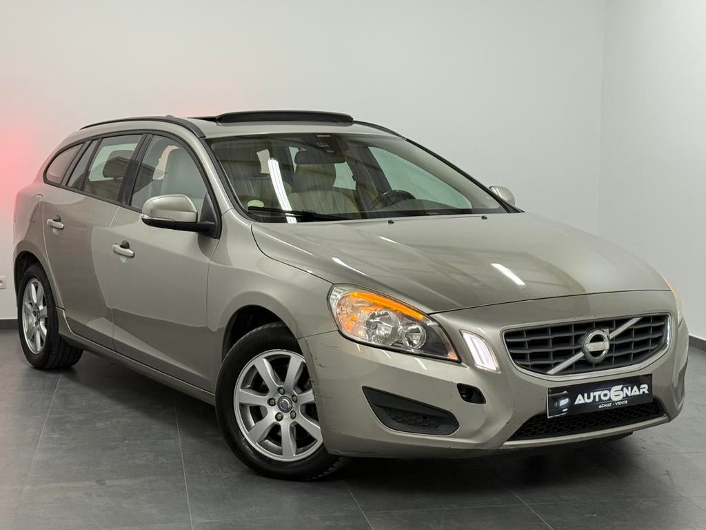 Volvo V60 2.0 D4 Euro5 - 1erMain - Carnet - Toit ouvrant, Auto's, Voorwielaandrijving, Euro 5, Beige, 1984 cc