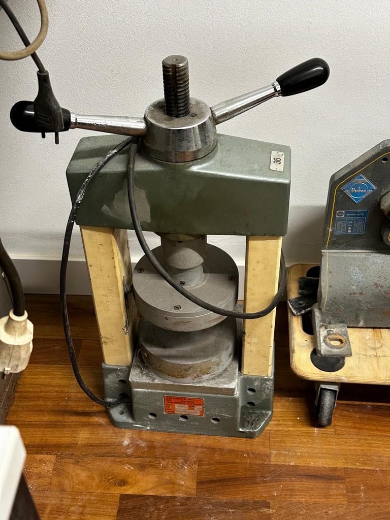 Goudsmid vulkaniseerpers, Ophalen, Zo goed als nieuw