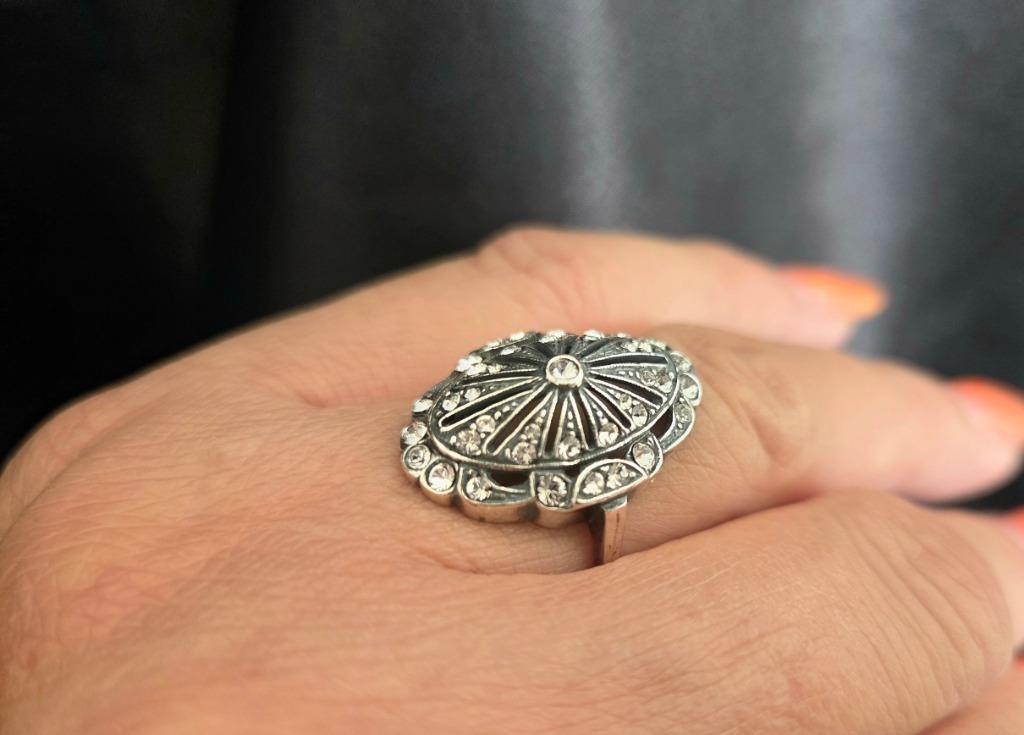 Zilveren Art Deco cocktailring met Swarovski. 29025/562., Handtassen en Accessoires, Verzenden, Zilver, Ring, Met edelsteen