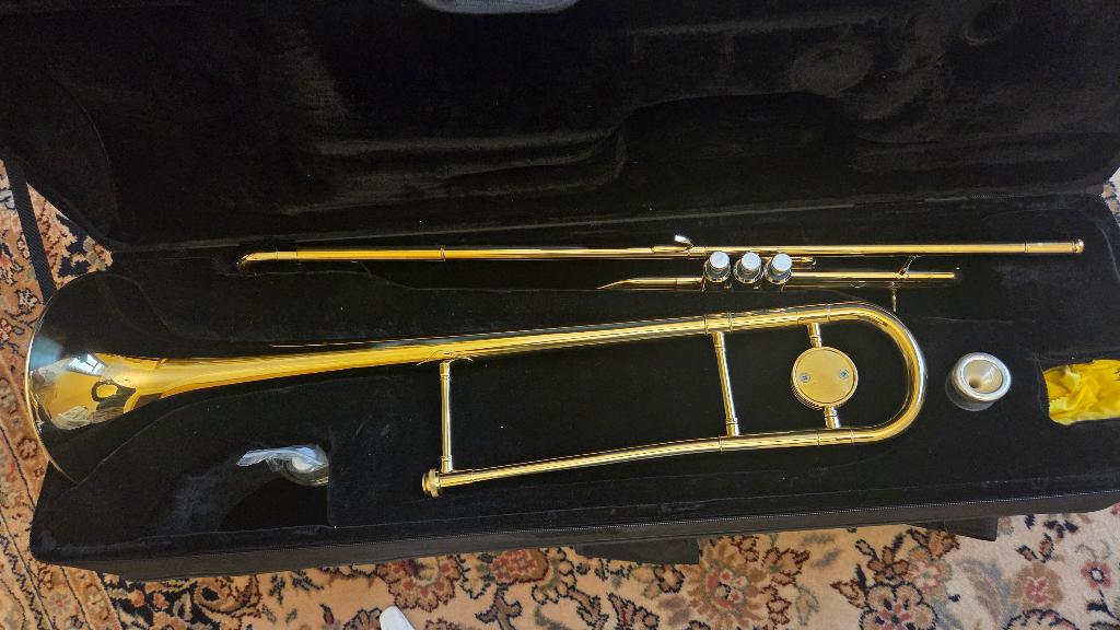 Zuigertrombone, Muziek en Instrumenten, Blaasinstrumenten | Trombones, Zo goed als nieuw, Overige typen, Met koffer, Ophalen
