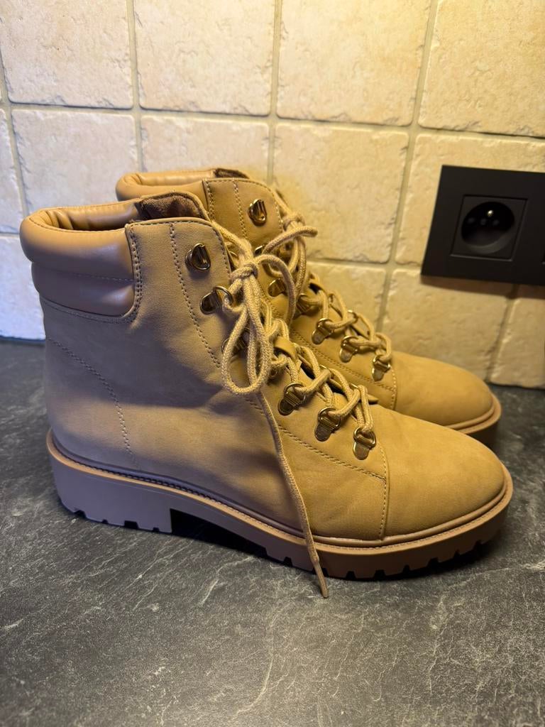 Beige botjes, Ophalen, Zo goed als nieuw, Beige