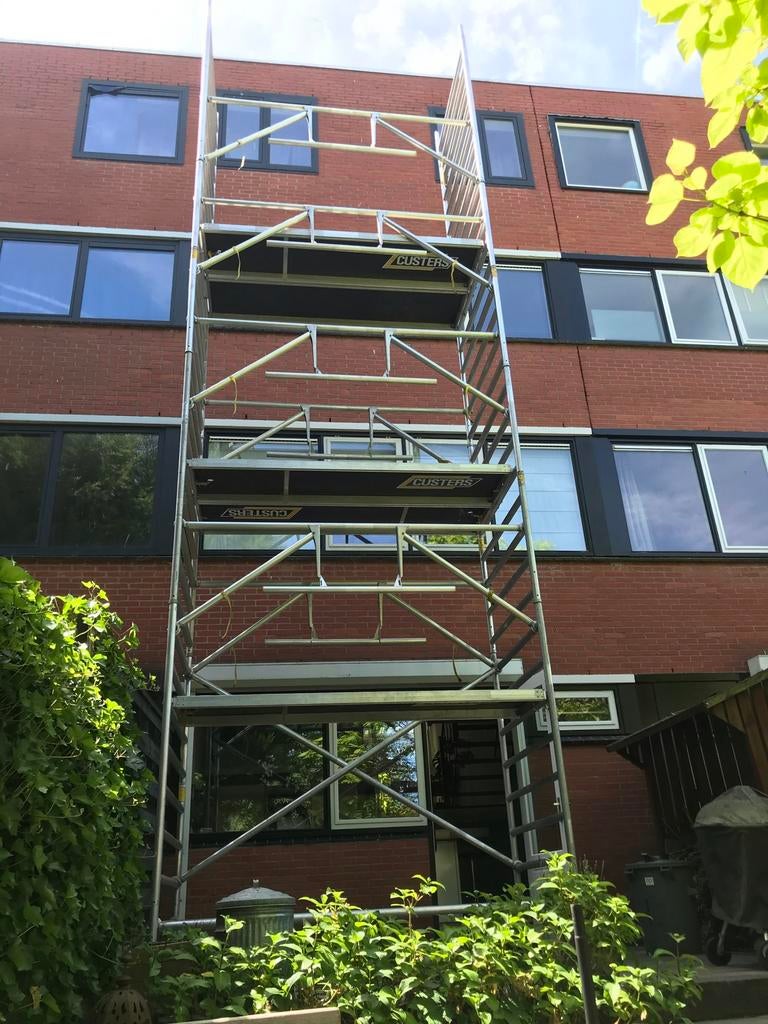 Custers rolsteiger 10,5 meter. (Profesioneel), Doe-het-zelf en Bouw, Steigers, Zo goed als nieuw, Ophalen