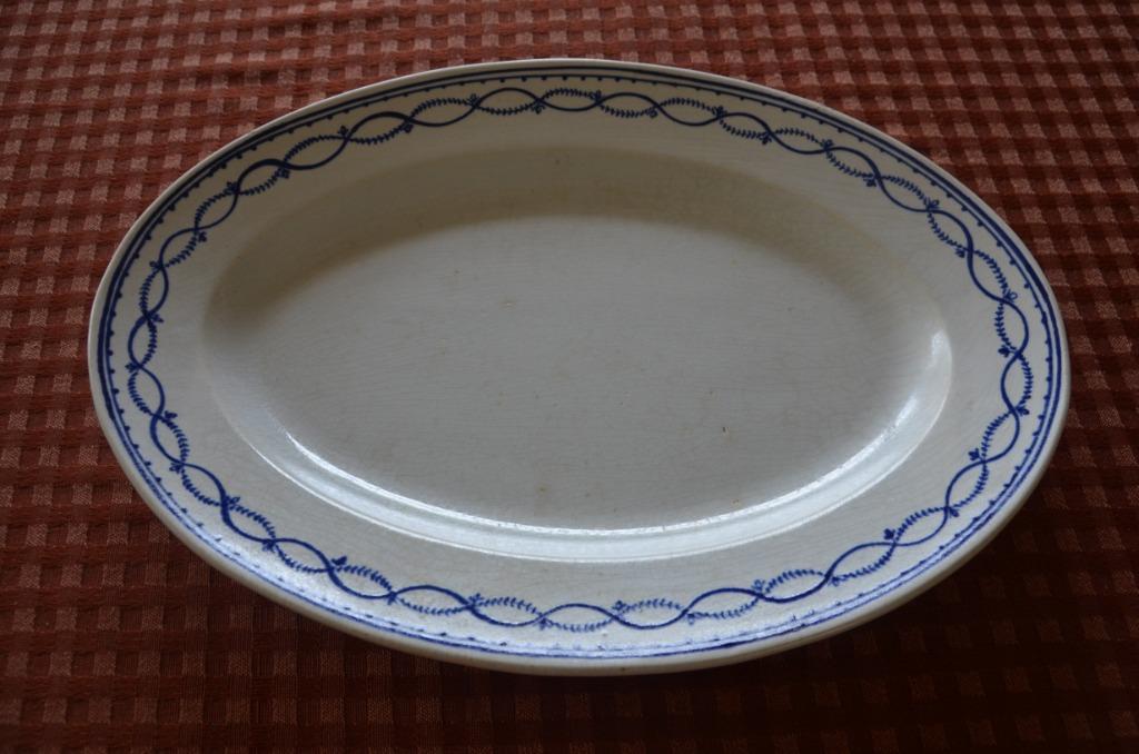 Plat ovale "Vieux Tournai" bleu - décor anneaux - 26x38- TBE, Antiquités & Art, Enlèvement ou Envoi