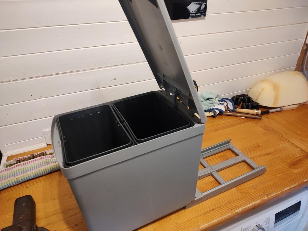 Keukenkastvuilbak, Ophalen, Zo goed als nieuw