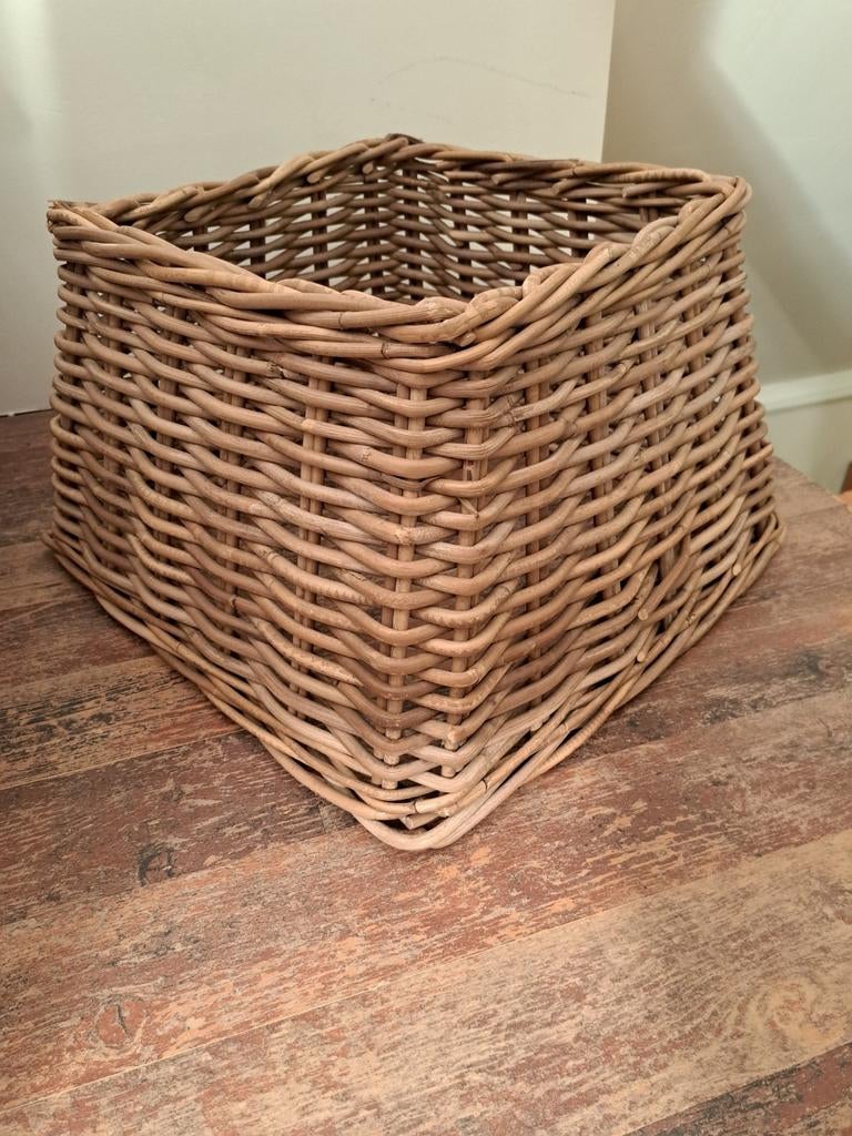 Rieten mand voor kerstboom, Huis en Inrichting, Woonaccessoires | Schalen en Manden, Ophalen, Zo goed als nieuw, Mand