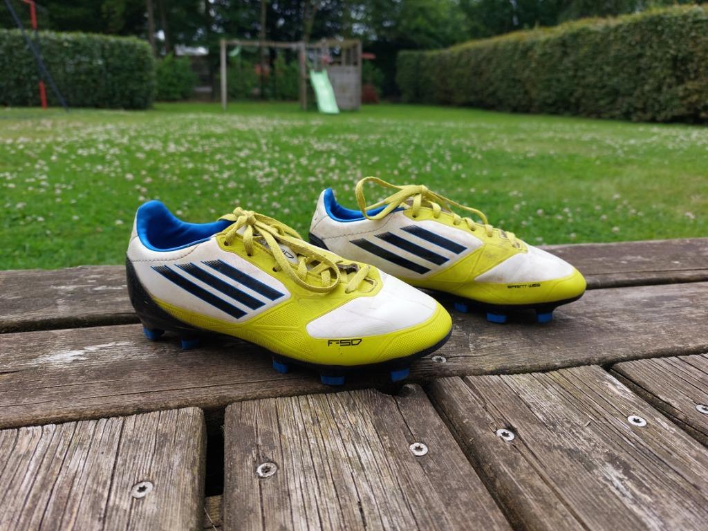 Chaussures de football Adidas Traxion taille 33, Enlèvement, Utilisé, Chaussures