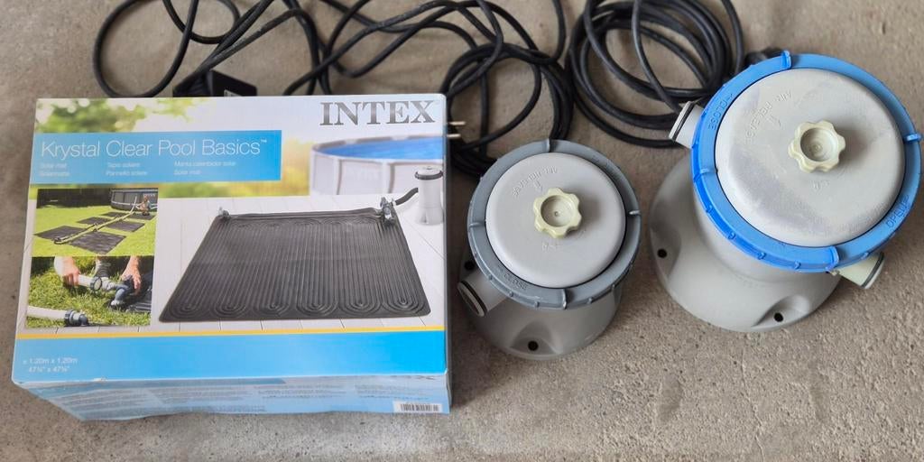 3 tapis solaire et 2 pompes de filtration., Enlèvement, Utilisé