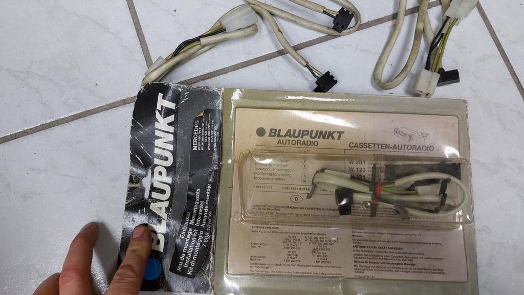 Mercedes oldtimer blaupunkt radio inbouwset, Auto diversen, Autoradio's, Ophalen of Verzenden