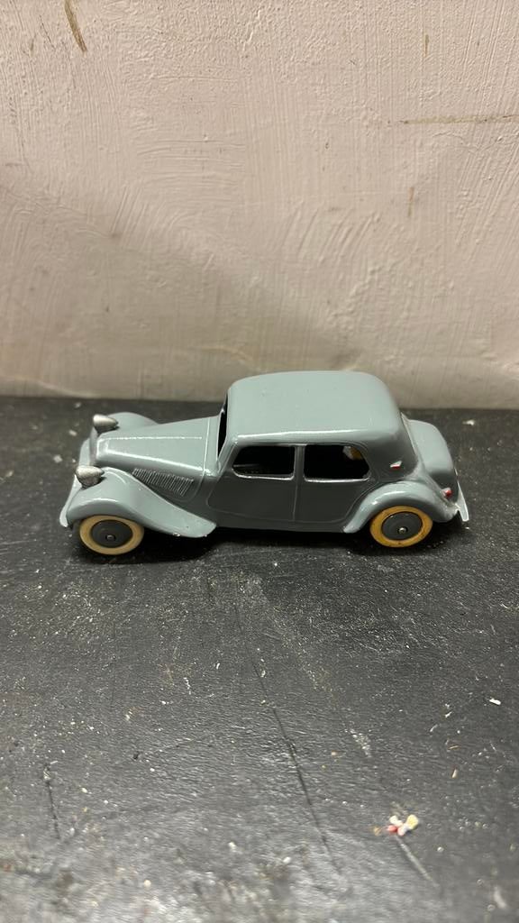Dinky toys citroen 11 bl, Hobby en Vrije tijd, Modelauto's | 1:43, Ophalen of Verzenden, Dinky Toys