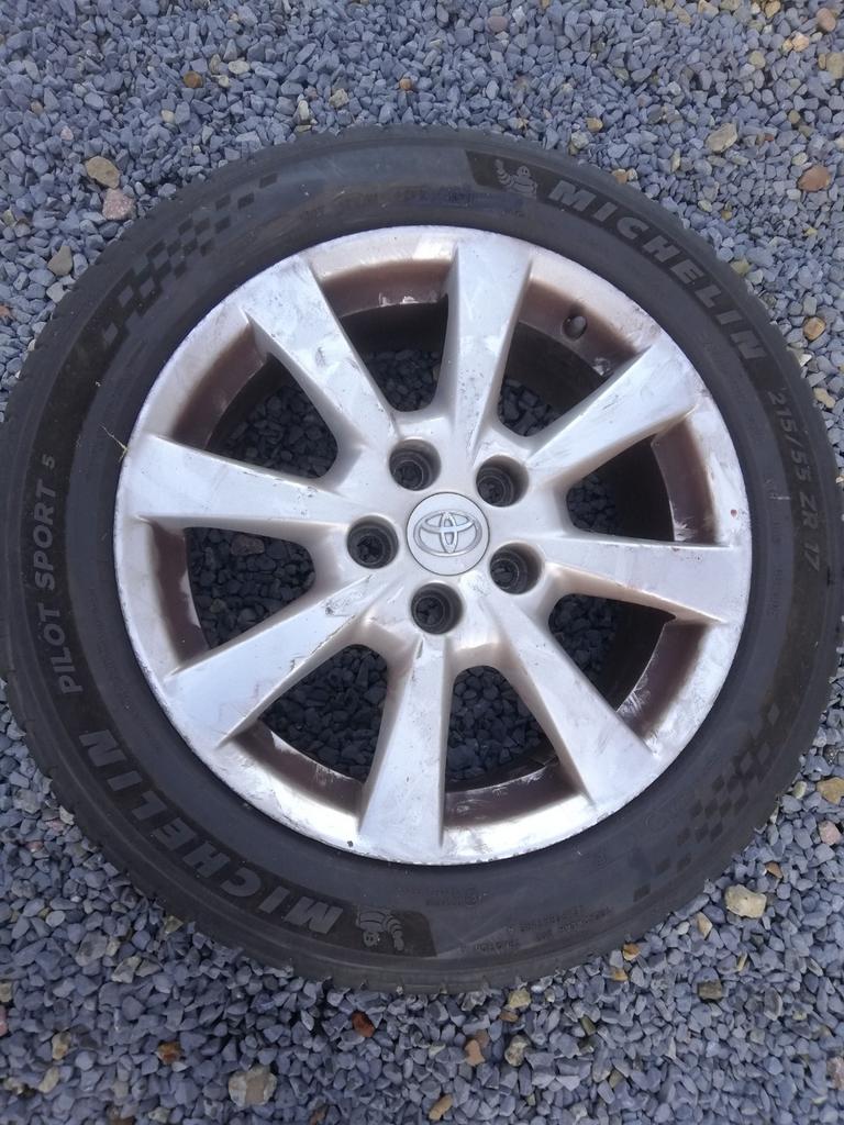 Zomerbanden set op velg. Toyota, Enlèvement