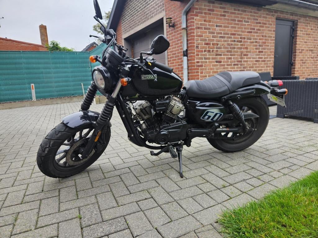 Hyosung gv125 "Aquila" bobber 125cc motto