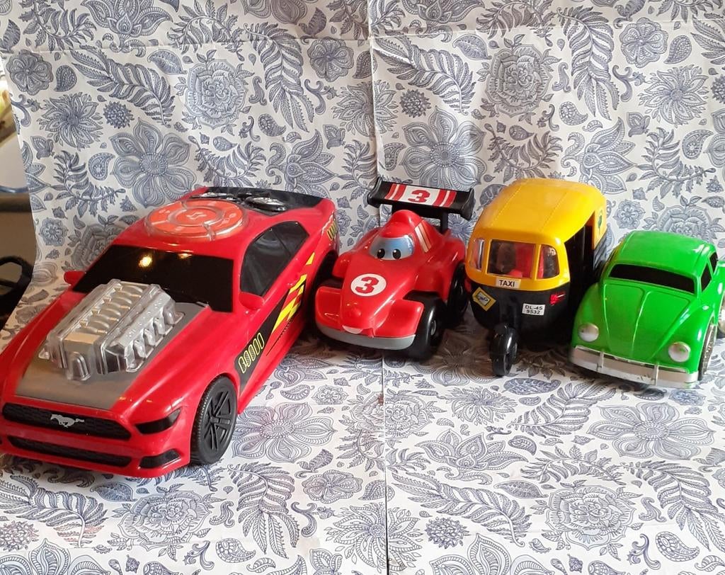 4 voitures en plastique, Enfants & Bébés, Jouets | Véhicules en jouets, Utilisé, Enlèvement ou Envoi