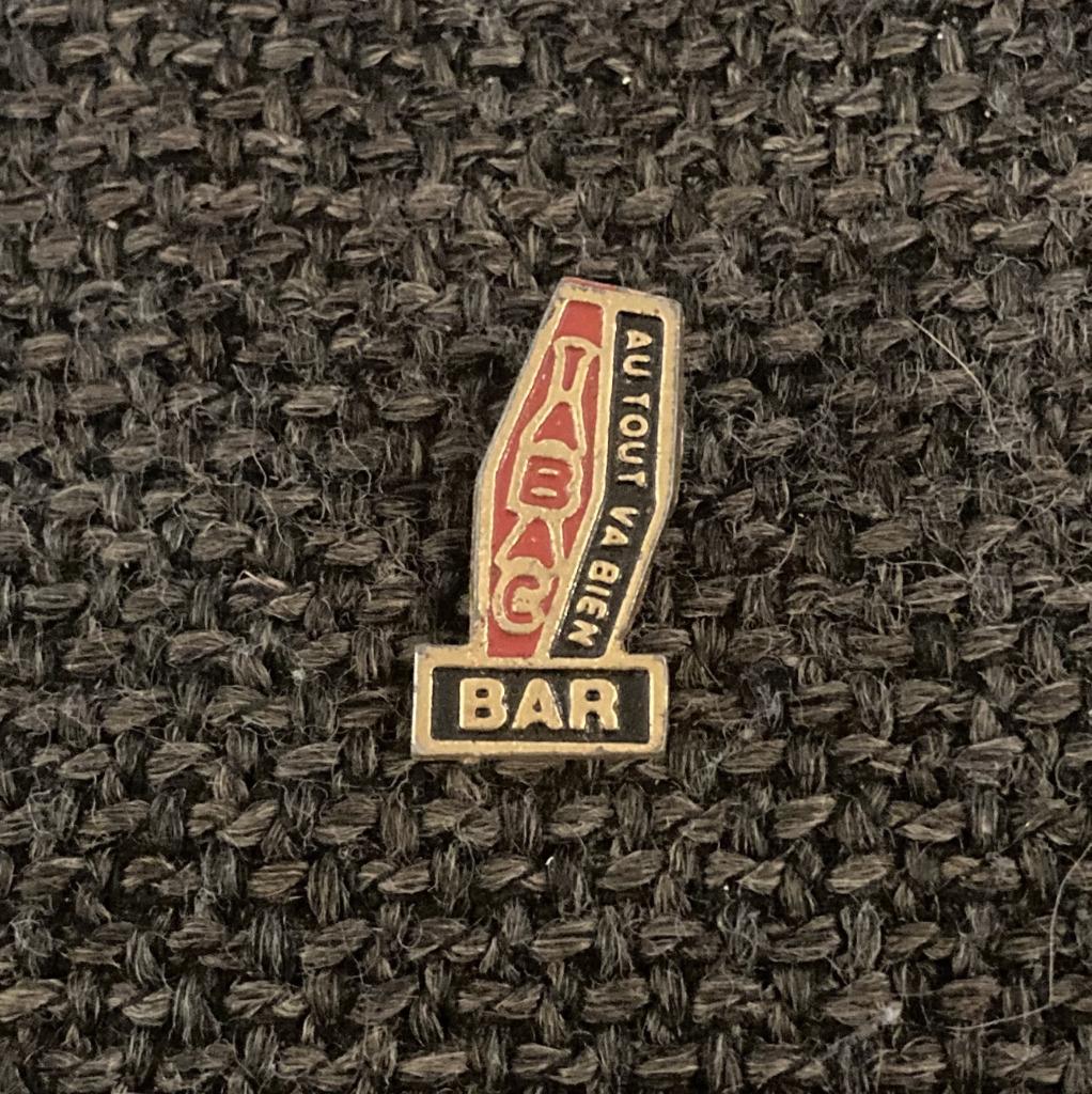 PIN - BAR TABAC - TABAK - SIGARETTEN - CIGARETTES, Collections, Envoi, Utilisé, Autres sujets/thèmes, Insigne ou Pin's