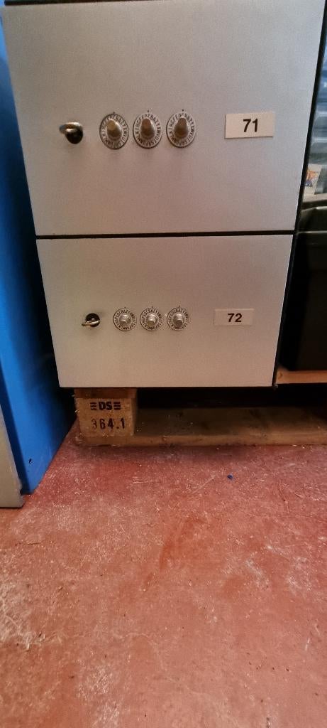 2 compartiments de coffre avec clé et 3 codes, 50 à 100 cm, Comme neuf, Enlèvement, Métal