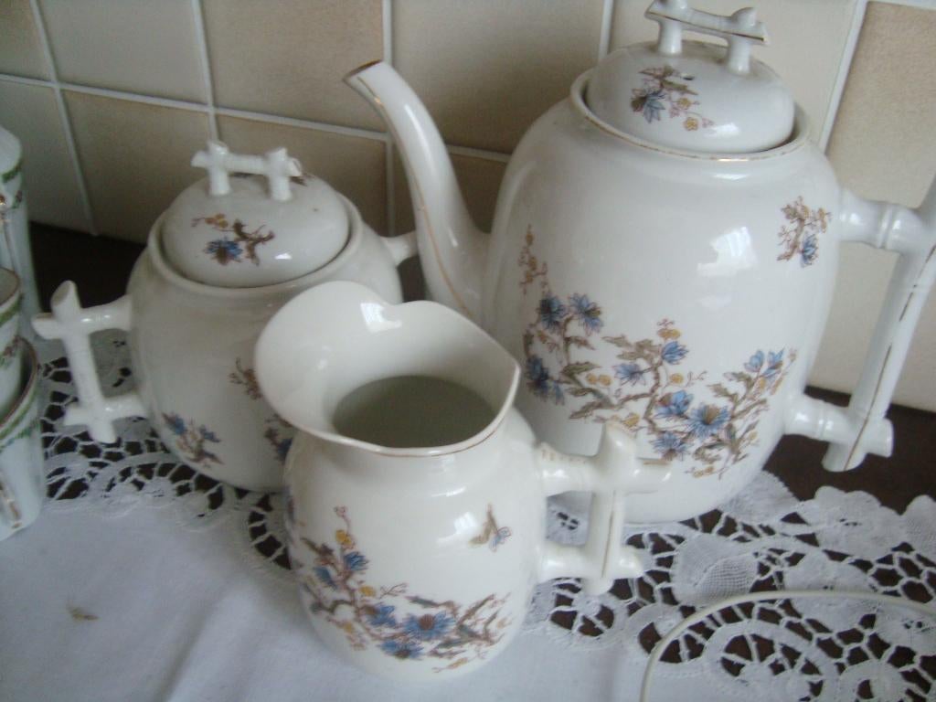 Deel van een koffieservies. Baudour, Defuisseaux., Antiquités & Art, Enlèvement