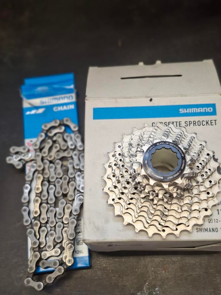 Cassette Shimano Ultegra 11 - 28 + chaîne, Vélos & Vélomoteurs, Enlèvement