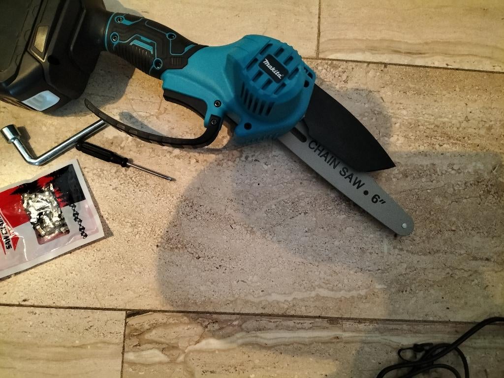 Snoeizaag werkt op makita-batterijen. 15cm blad, Ophalen, Zo goed als nieuw, 50 mm of meer, Makita