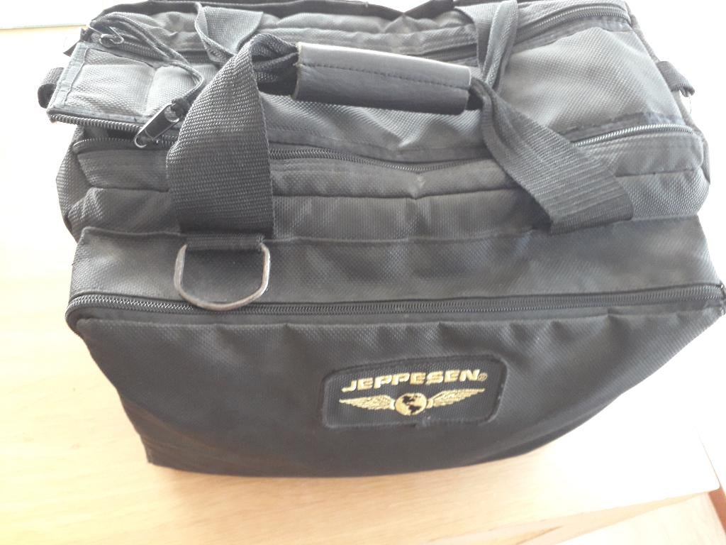 Piloten vliegtas met navigatie materiaal, Ophalen, Gebruikt