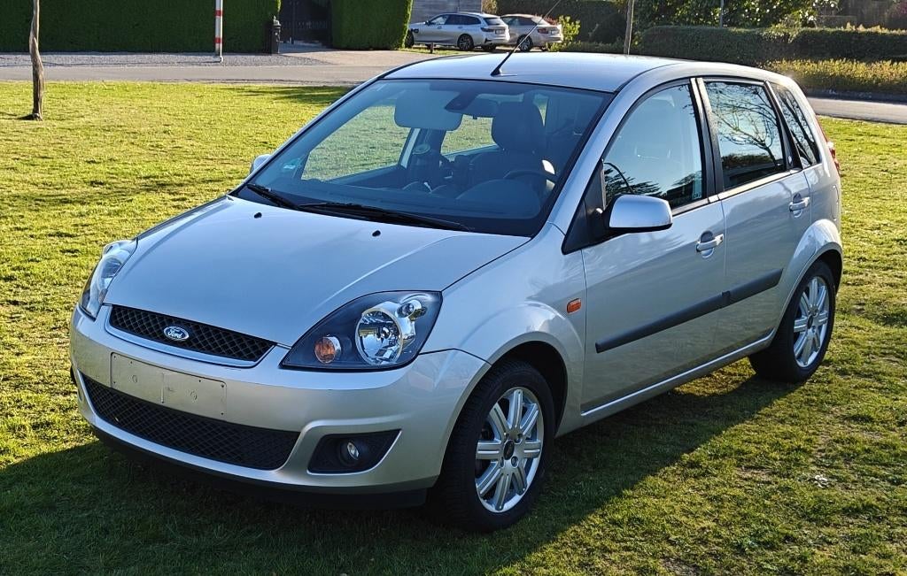 Ford Fiesta Ghia 1.4i 2006, Autos, Ford, Particulier, Fiësta, Ordinateur de bord, Hayon arrière électrique, Vitres électriques