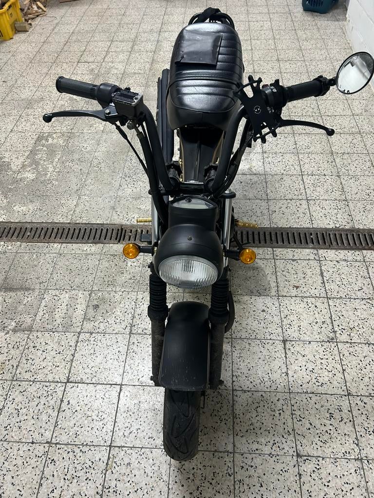 Te koop: Dax brommer zeer goede staat prijs is te bespreken