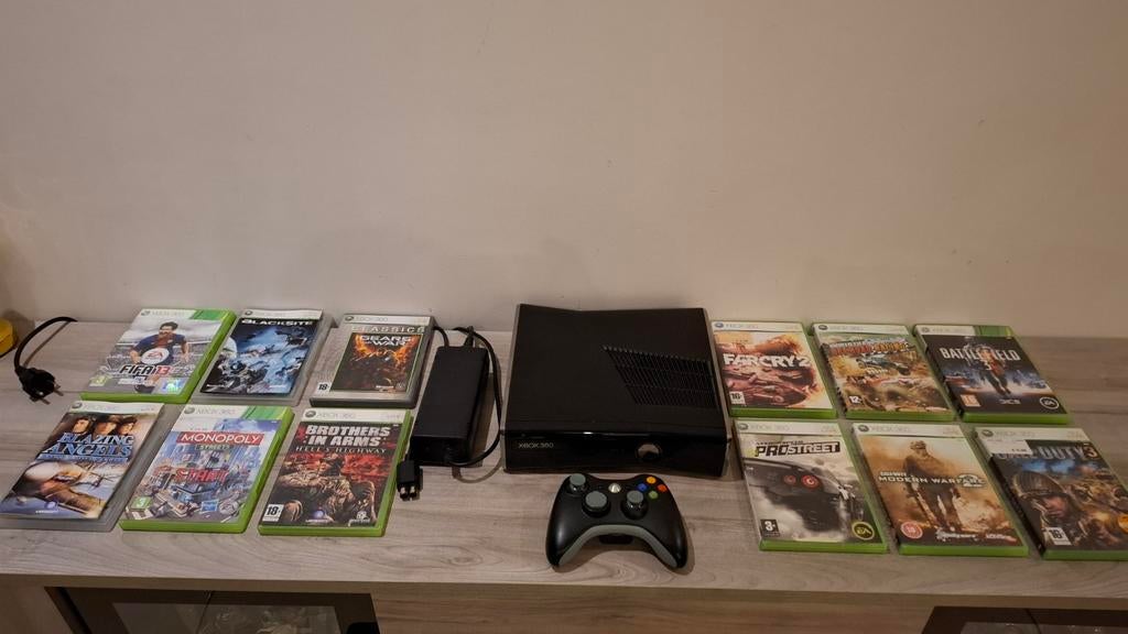 Xbox 360 slim 250 gb in goede staat met 12 games, Games en Spelcomputers, Ophalen of Verzenden