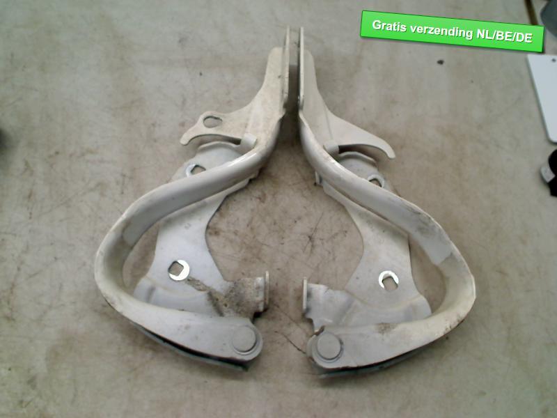 CHARNIERE DE CAPOT set wit 500 (312) (51783704|51783705), Dhr. R. de Gouw, Utilisé, Fiat, De Bloemendaal 21 21
5221 EB  'S HERTOGENBOSCH, NL