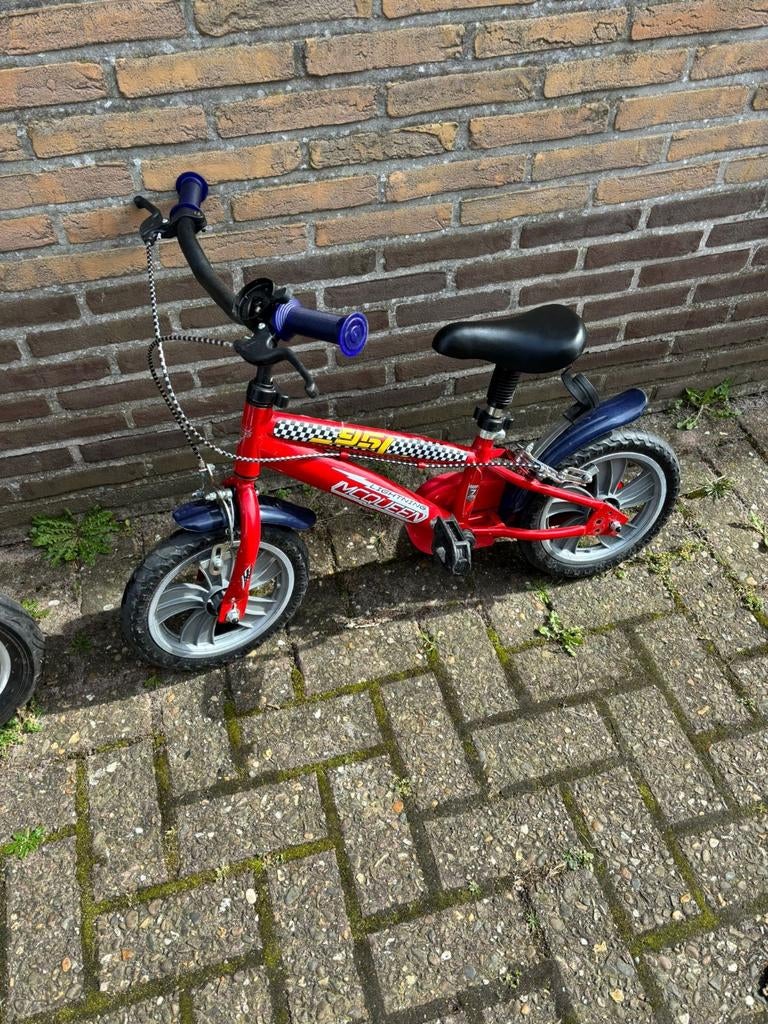 Cars fiets redelijke staat zijn ook zijwieltjes bij, Ophalen, Zijwieltjes