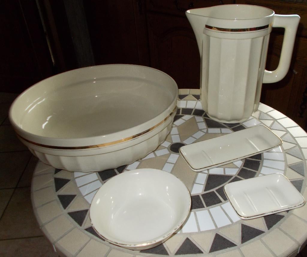 Aiguière en porcelaine, Enlèvement