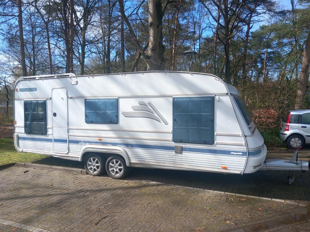 Wilk, Caravans en Kamperen, Caravans, Vast bed, Rondzit, 50 kg of minder, Particulier