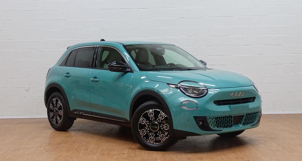 Fiat 600 1.2 Hybrid 145cv DCT La Prima, https://public.car-pass.be/vhr/9d763558-3bd1-4c54-a91e-ffea21992dd2, Stof, 110 g/km, Blauw