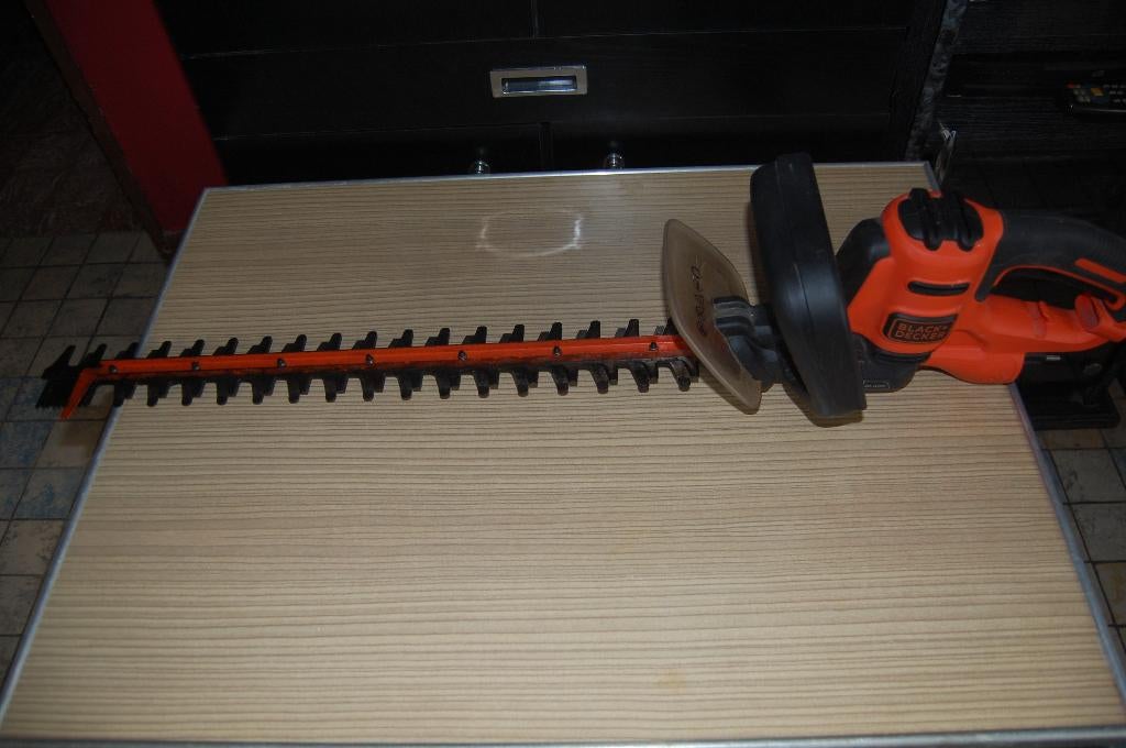 Taille-haie électrique Black Decker 60 cm, Enlèvement, Utilisé, Électrique, Black & Decker