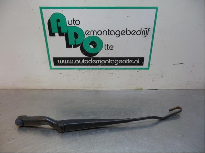 Ruitenwisserarm voor van een Volkswagen Passat (Passat 88-), Gebruikt, -, Volkswagen, -