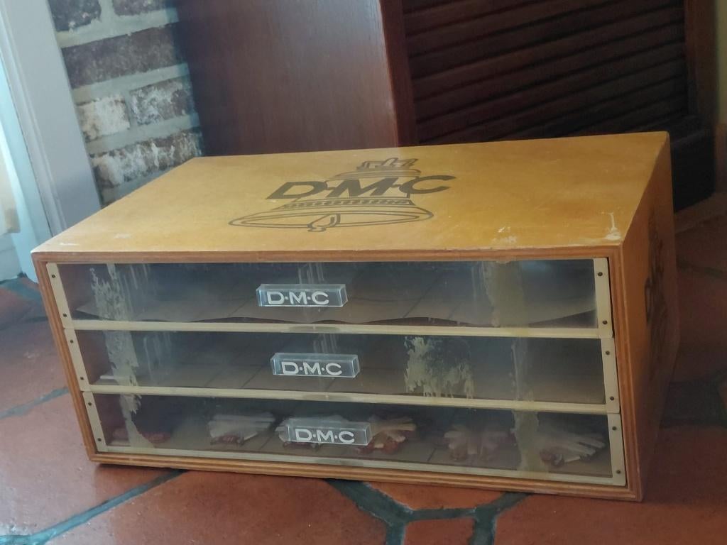 Armoire à laine - armoire de mercerie - DMC, Antiquités & Art, Curiosités & Brocante, Enlèvement ou Envoi