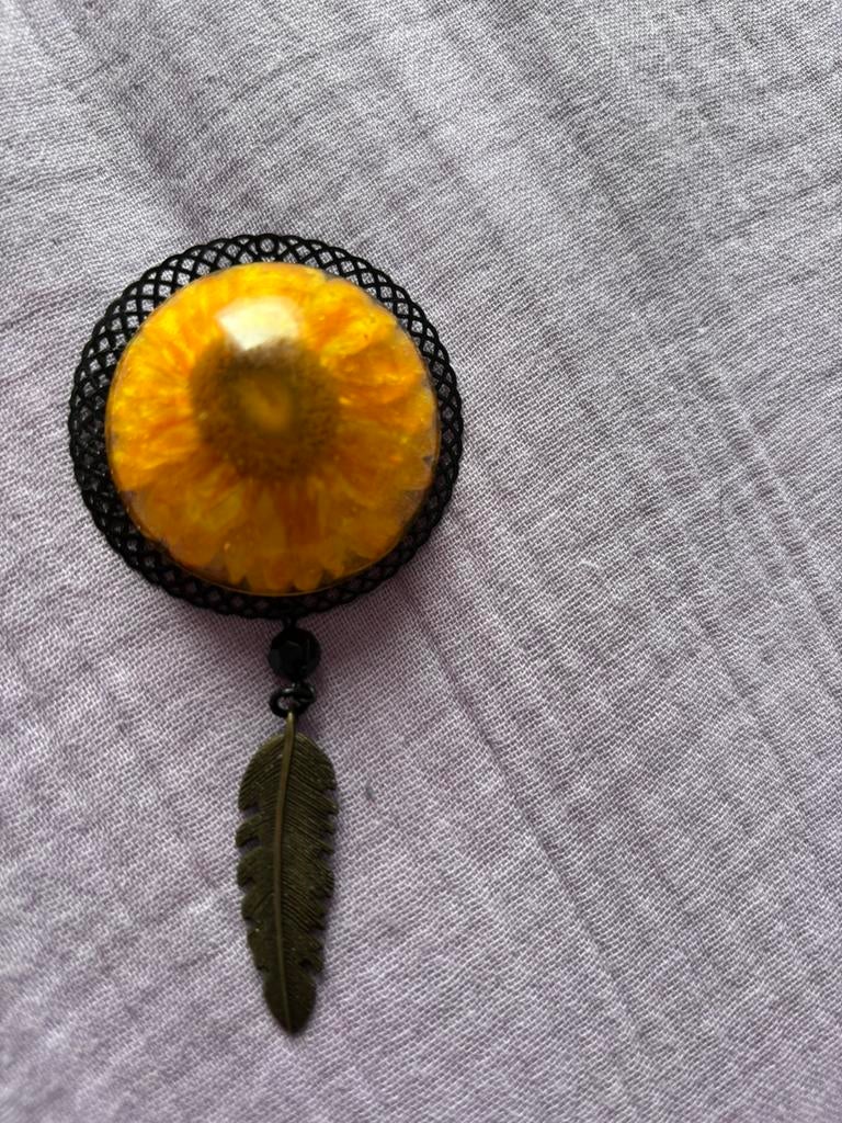 Broche fleurs tournesols, Bijoux, Sacs & Beauté, Enlèvement ou Envoi, Comme neuf