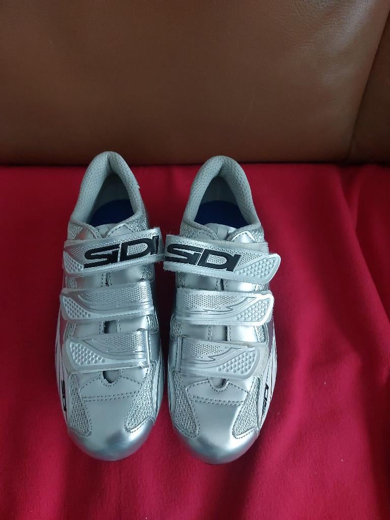 Nieuw fietsschoenen merk Sidi Carbon millennium IIImaat 39, Fietsen en Brommers, Fietsaccessoires | Fietskleding, Ophalen of Verzenden