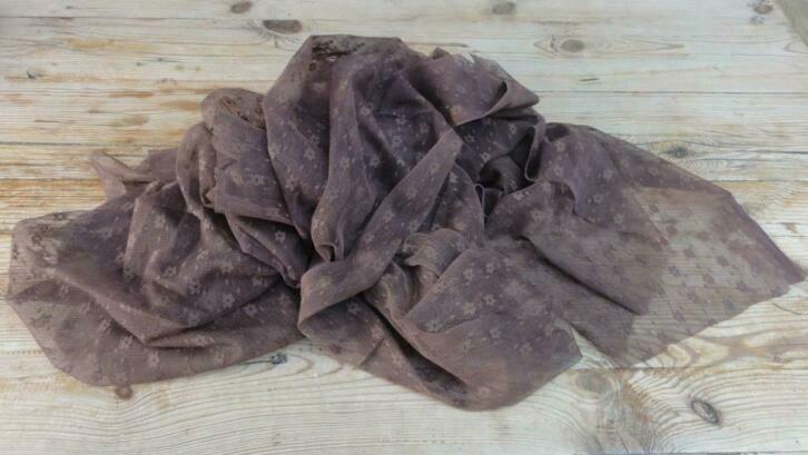 Lap bruin gaas stof met bloemetjes, 1.40 mtr x 1.50 mtr, Hobby en Vrije tijd, Stoffen en Lappen, Overige materialen, Bruin, 120 cm of meer