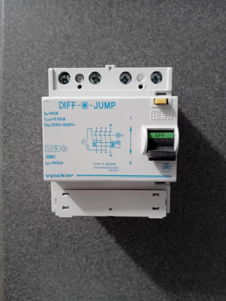 Aardlekschakelaar / differentieelschakelaar 40A – Vynckier, Doe-het-zelf en Bouw, Ophalen, Gebruikt, Schakelaar