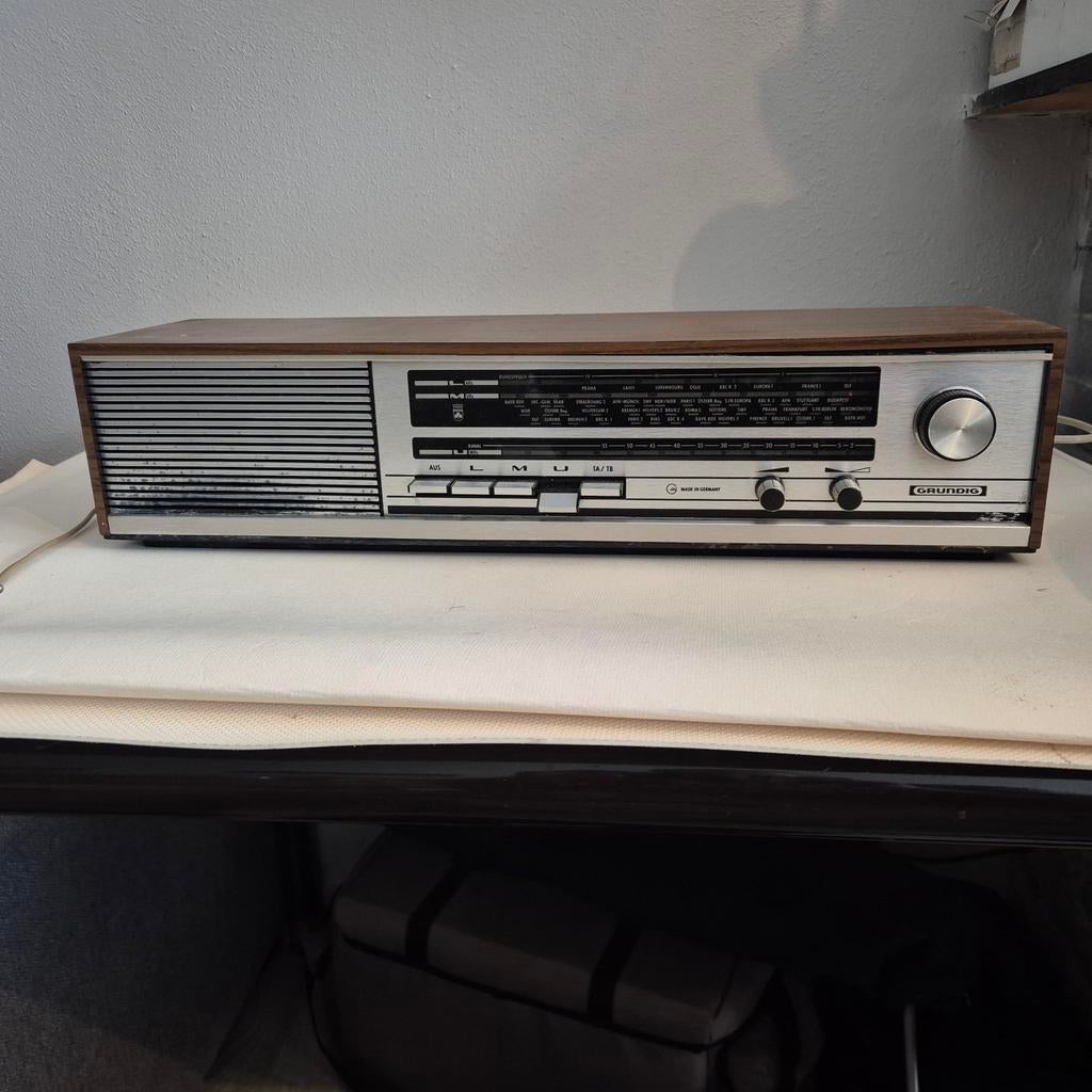 Vintage radio Grundig RF 3011a, Antiek en Kunst, Antiek | Tv's en Audio, Ophalen