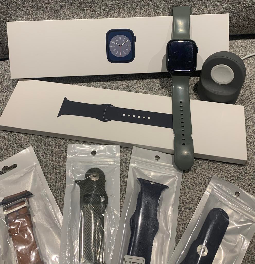 Apple watch 8 series - Cellular - 45mm, Bijoux, Sacs & Beauté, Montres connectées, Comme neuf, iOS, Noir, Distance, Bandage calorique