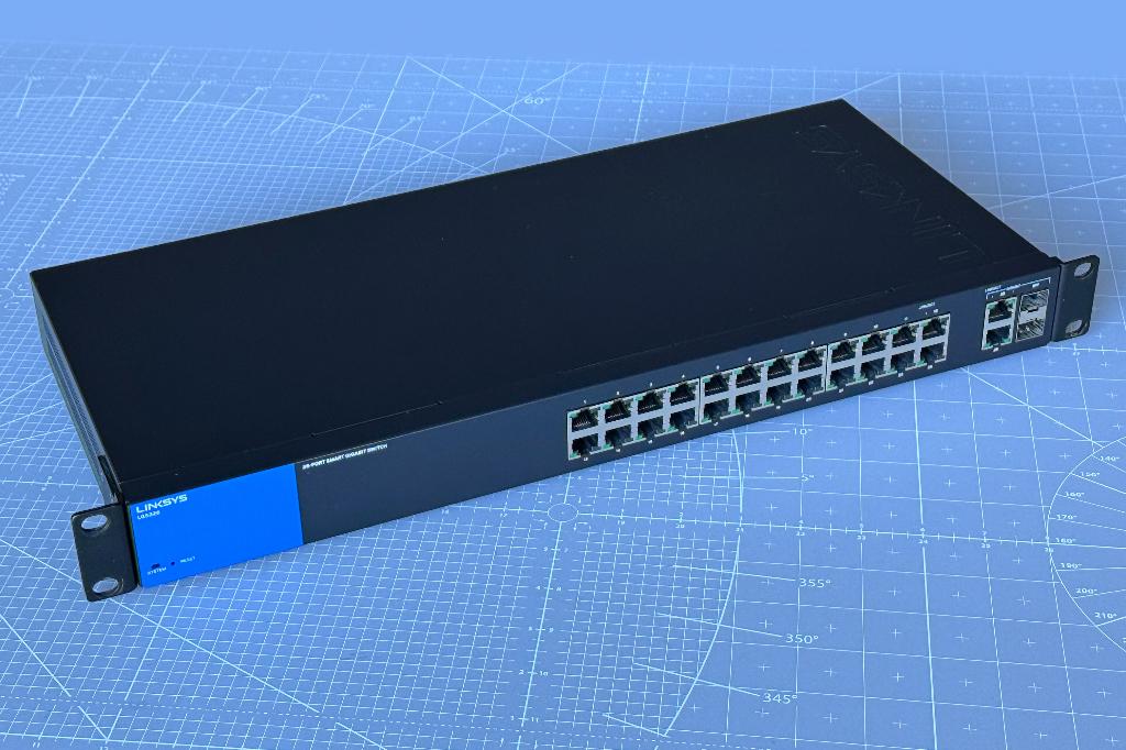Linksys LGS326 managed switch, Ophalen of Verzenden, Zo goed als nieuw